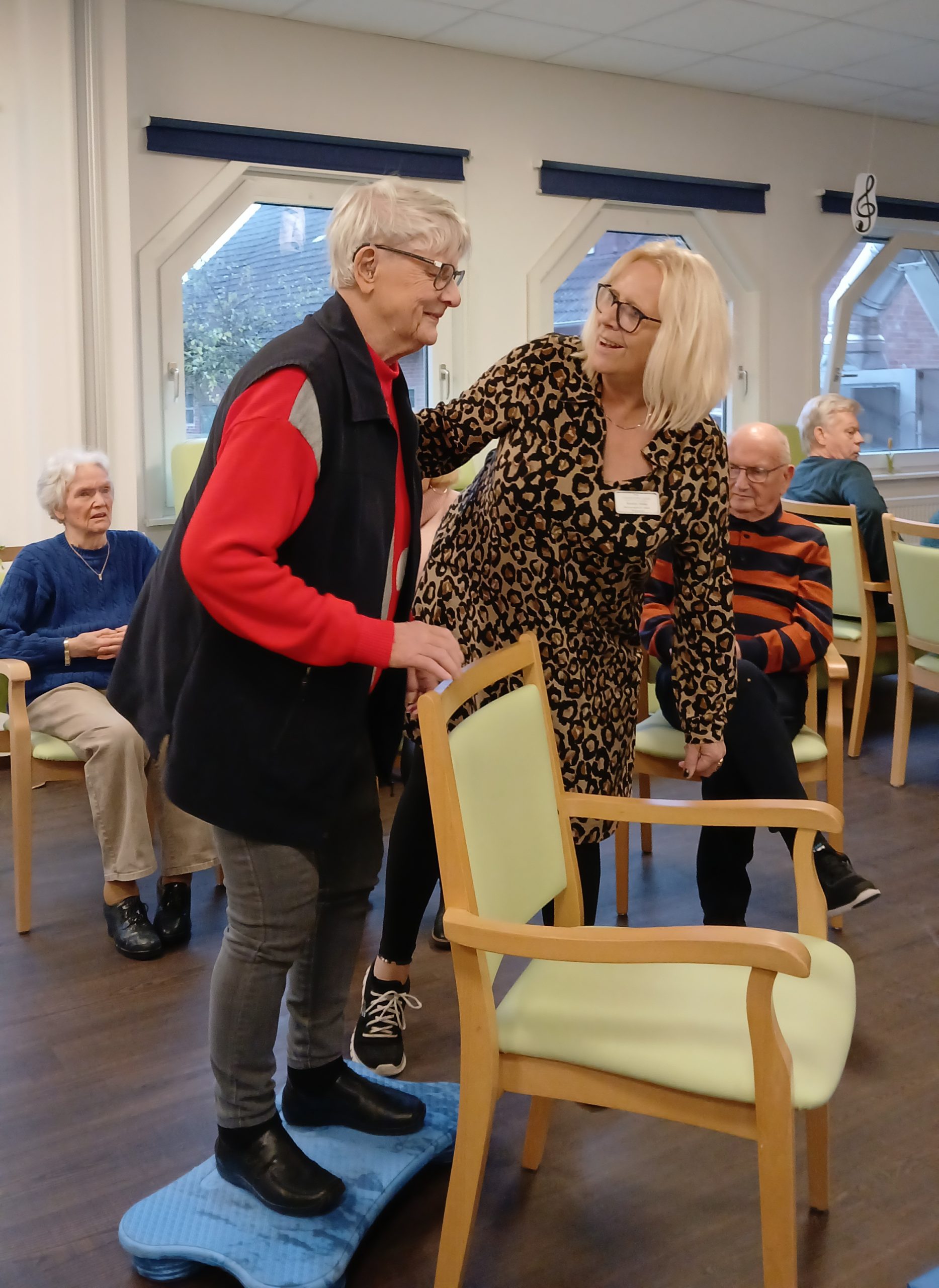 Was tun, wenn man gestürzt ist und keine Hilfe da ist? Gleichgewichtsübungen in der Tagespflege Sabine Schmidtke 💚🧡
